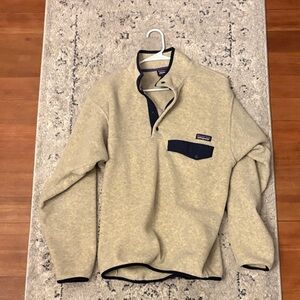 Patagonia Men's Beige and Navy Sweater